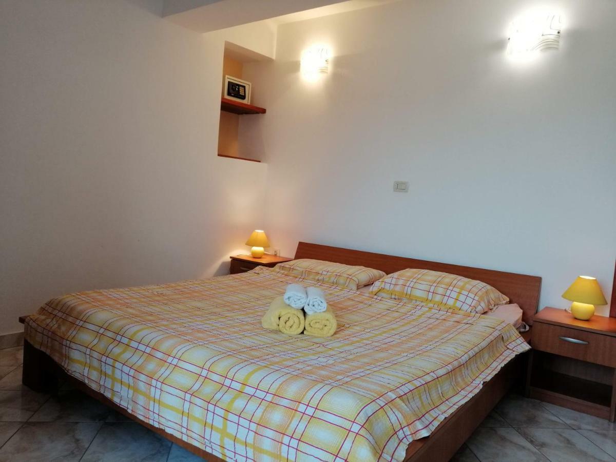 Gracia Apartments Funtana Ngoại thất bức ảnh